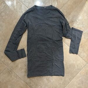 Lululemon swiftly long sleeve size 4